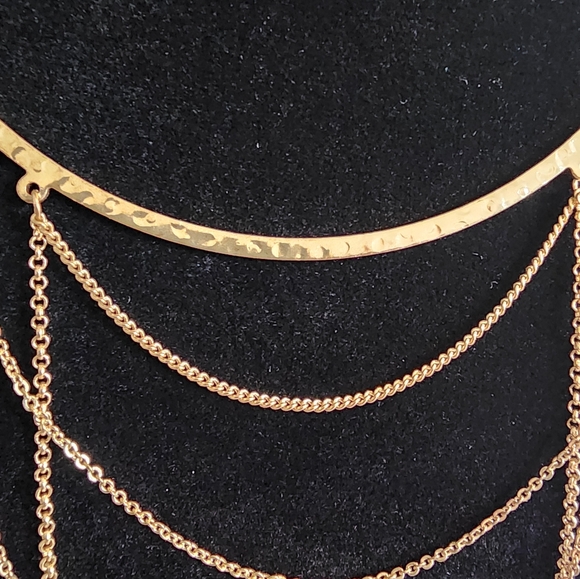 Goldtone fashion necklace, multi teared, draping necklace, with hammered plate - Picture 4 of 6
